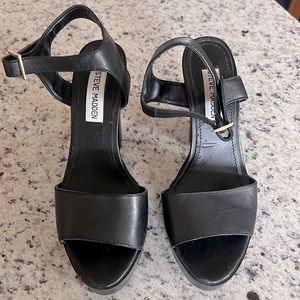 Steve Madden 7.5 5” block heel platform sandals.